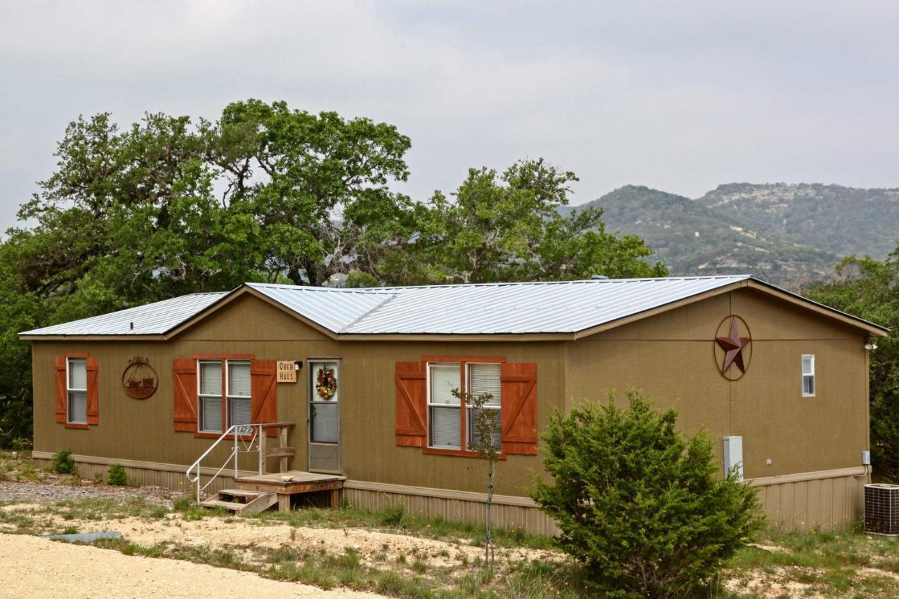 Utopia Family Home With Mountain Viewing Deck! Luaran gambar