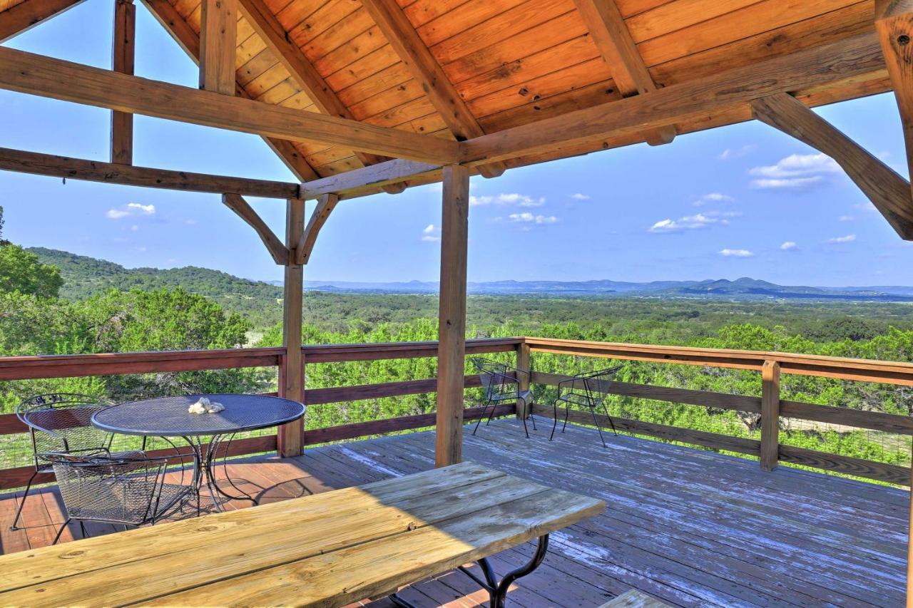 Utopia Family Home With Mountain Viewing Deck! Luaran gambar